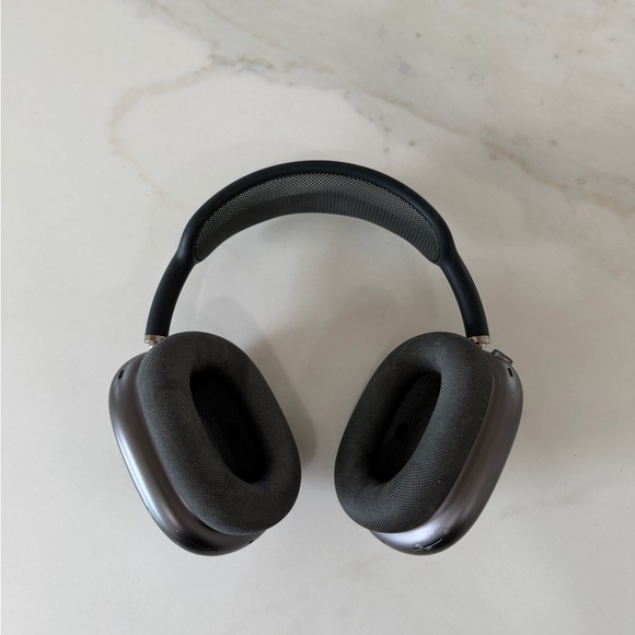 Apple AirPods Max Headphones - Picture 3 of 7